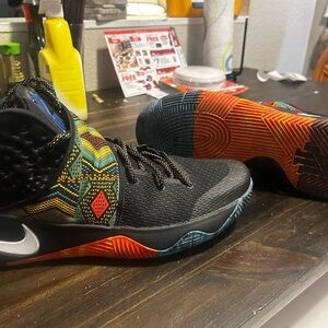 Nike Kyrie, 2BLM special edition Sneakers